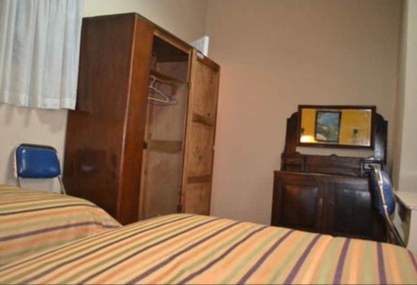 Hostal Austria   Hostel