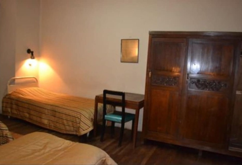 Hostal Austria   Hostel