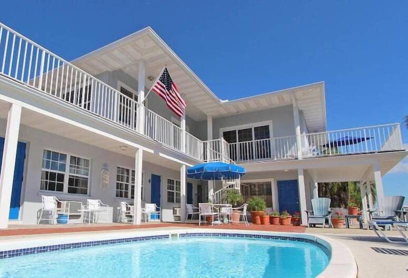 فندق Beachouse Inn & Suites