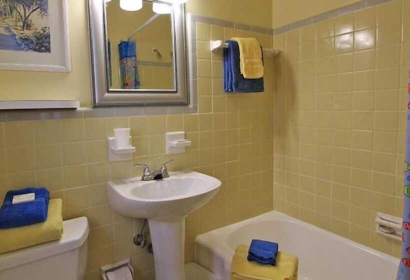 فندق Beachouse Inn & Suites