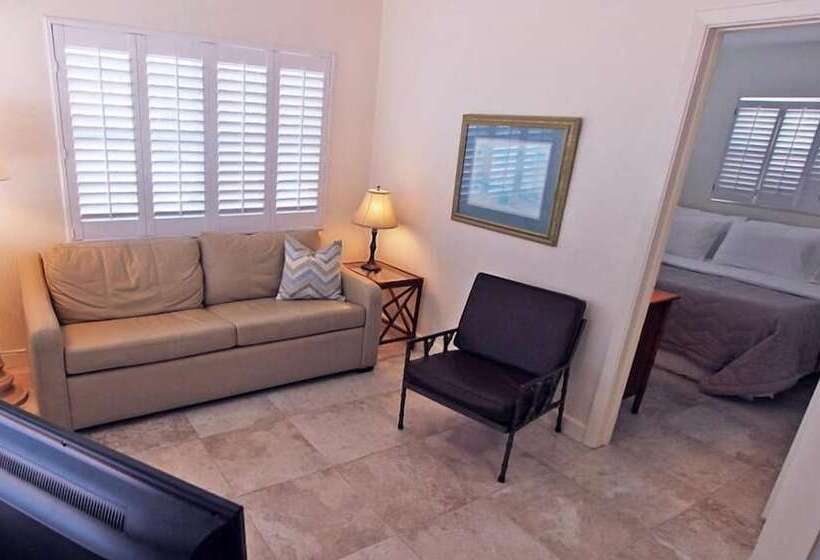 فندق Beachouse Inn & Suites