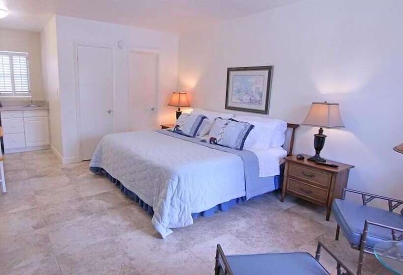 فندق Beachouse Inn & Suites