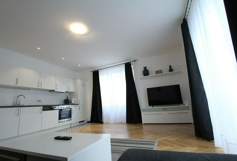 هتل Edelweiss City Apartments State Opera