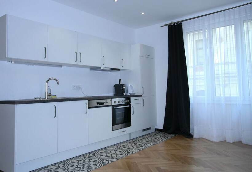 هتل Edelweiss City Apartments State Opera