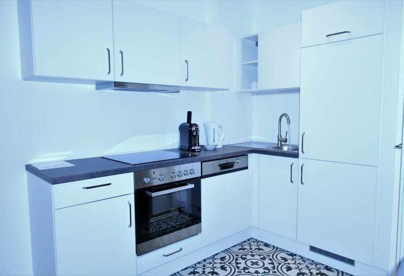 هتل Edelweiss City Apartments State Opera