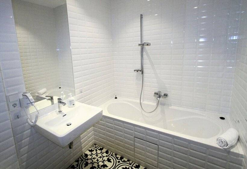 هتل Edelweiss City Apartments State Opera