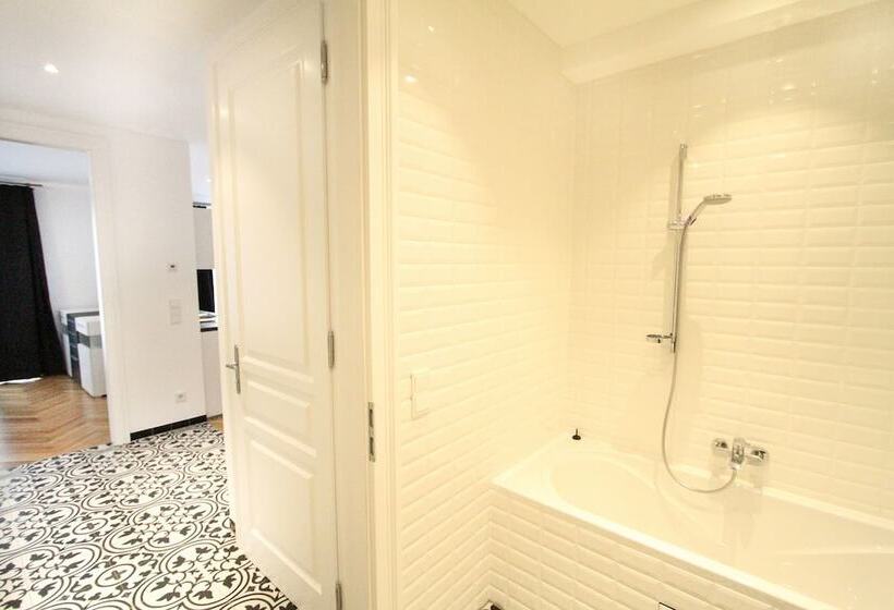 هتل Edelweiss City Apartments State Opera