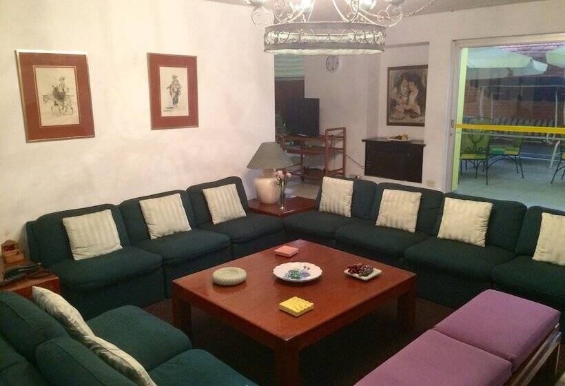 هتل Hostal San Borja