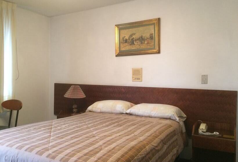 هتل Hostal San Borja