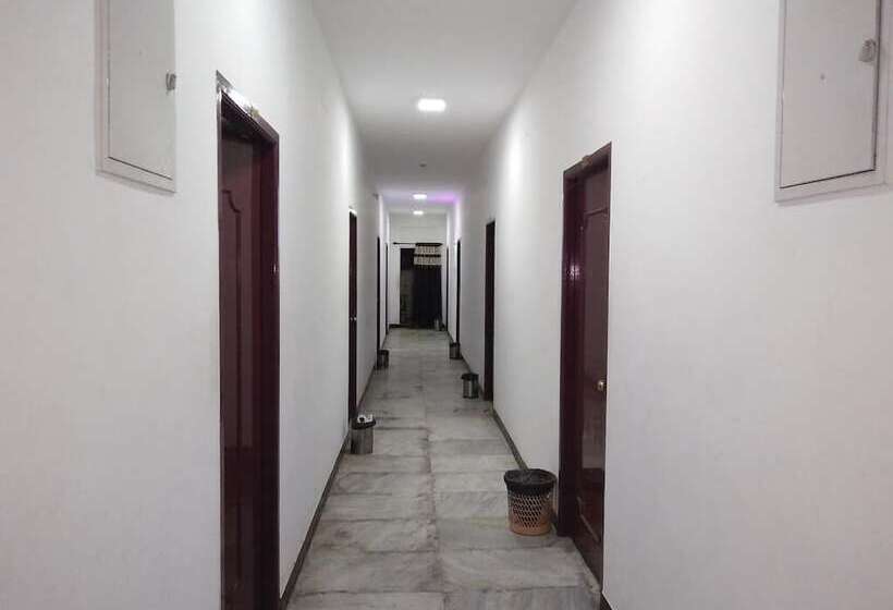 בית מלון כפרי Jayam Residency