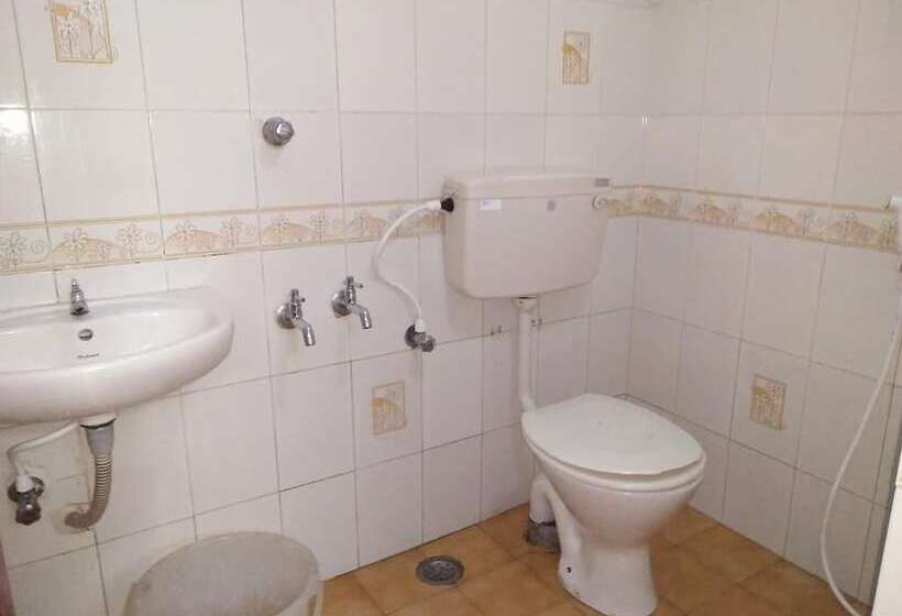 בית מלון כפרי Jayam Residency