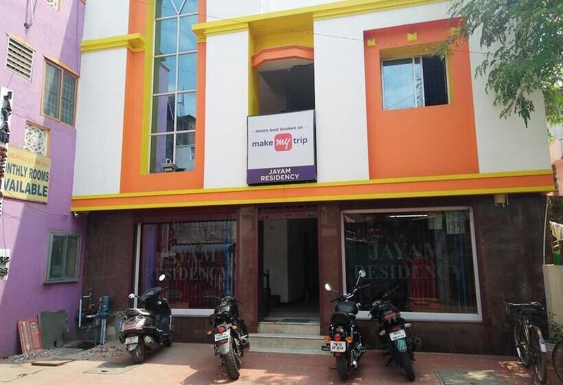 ホテル Jayam Residency