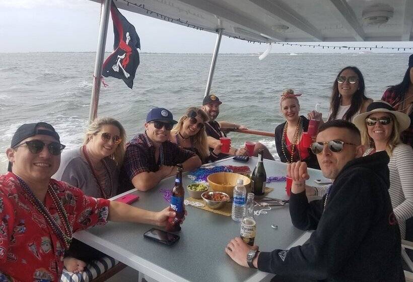 فندق Luxury 3 Level Traditional Yacht