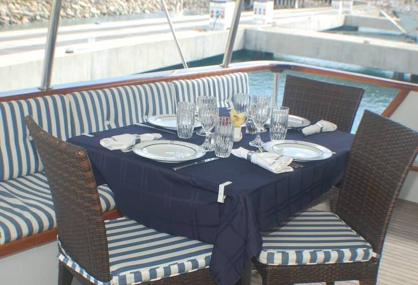 فندق Luxury 3 Level Traditional Yacht