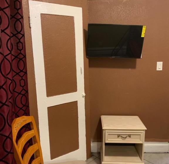 בית מלון כפרי Page