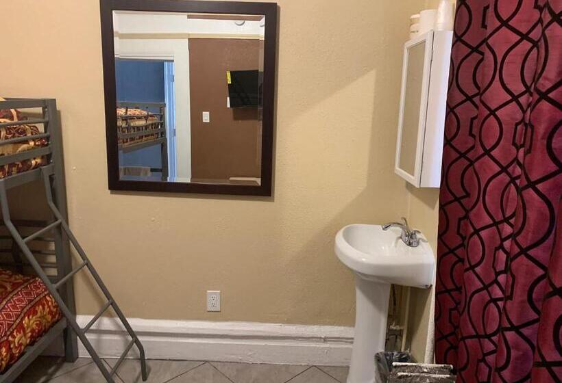 בית מלון כפרי Page