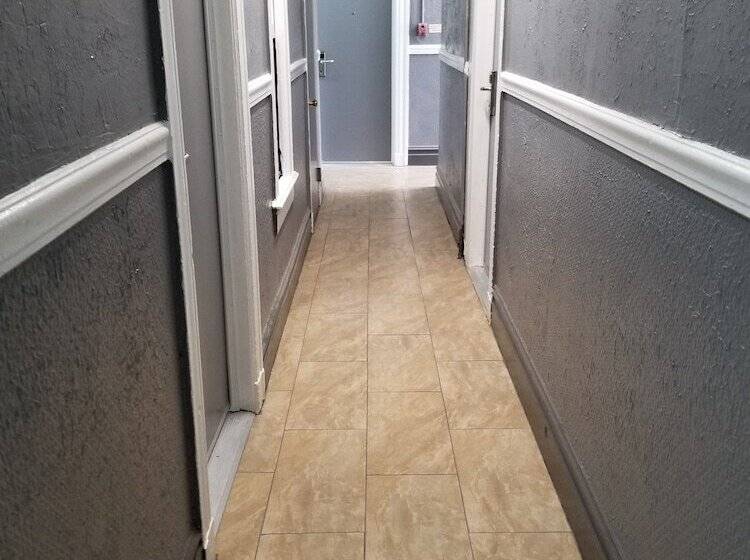 בית מלון כפרי Page