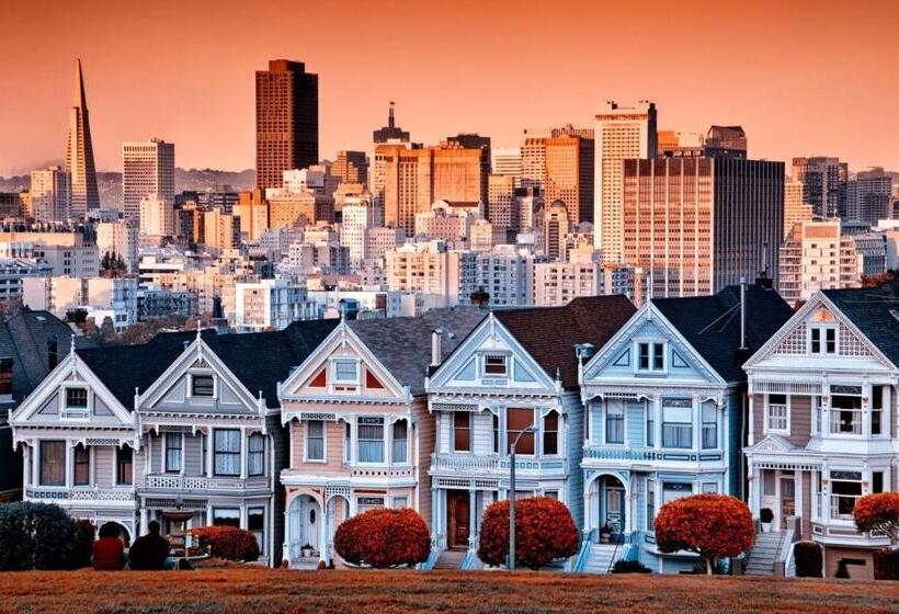 בית מלון כפרי Page