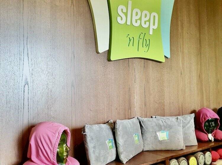 Отель Sleep  N Fly Sleep Lounge, D Gates Terminal 1   Transit Only