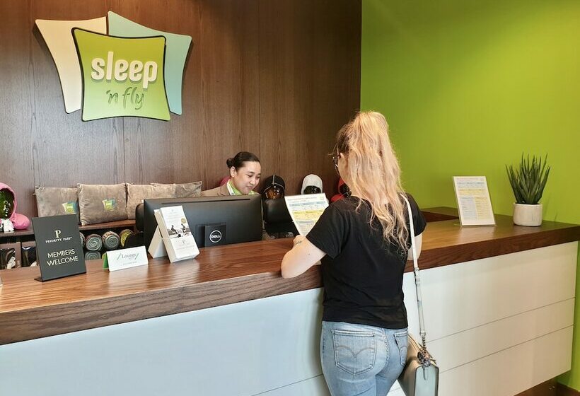 Отель Sleep  N Fly Sleep Lounge, D Gates Terminal 1   Transit Only