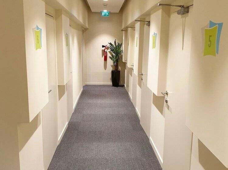 Отель Sleep  N Fly Sleep Lounge, D Gates Terminal 1   Transit Only