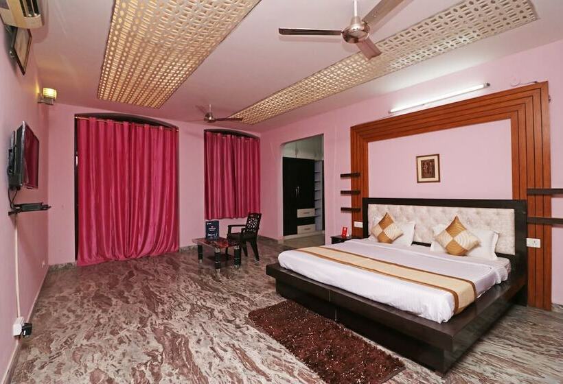 Отель Vinayak Royal Palace By Oyo Rooms