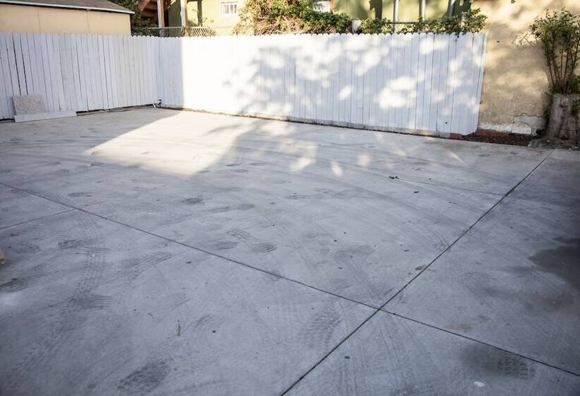 Los Angeles Extended Stay Hostel