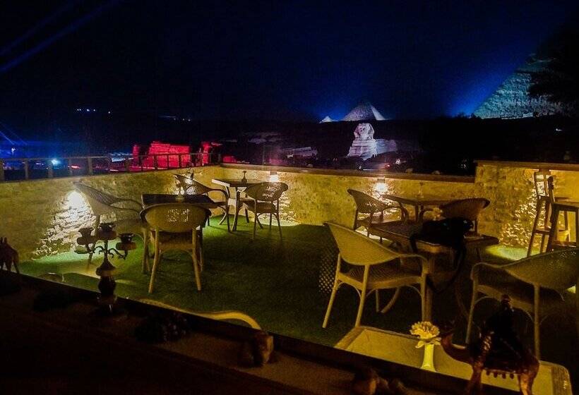 Majatalo Seven Pyramids Inn