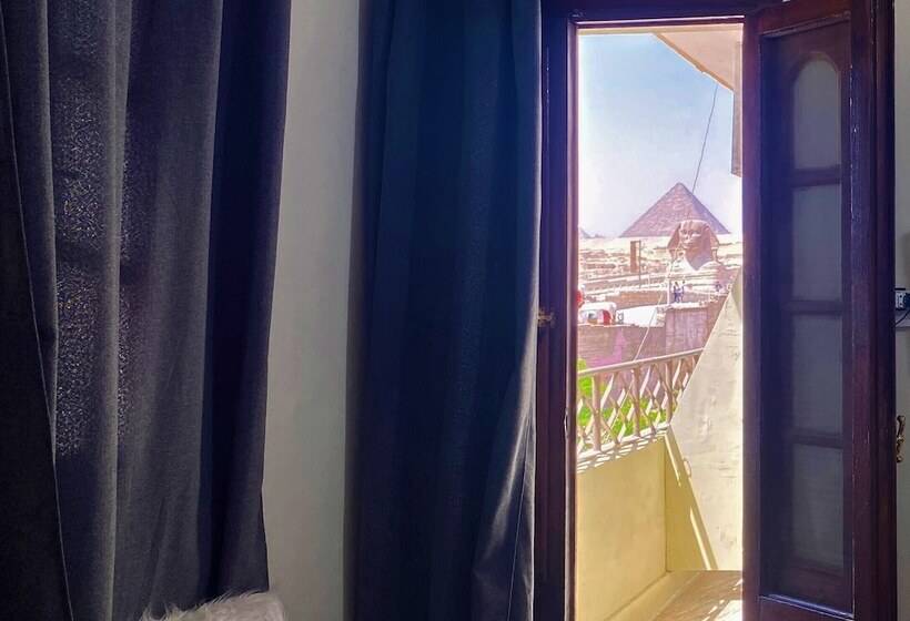 Majatalo Seven Pyramids Inn