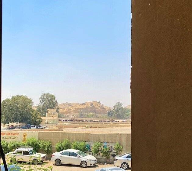 Majatalo Seven Pyramids Inn