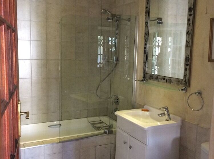 ペンション 77 On 8th Rosebank