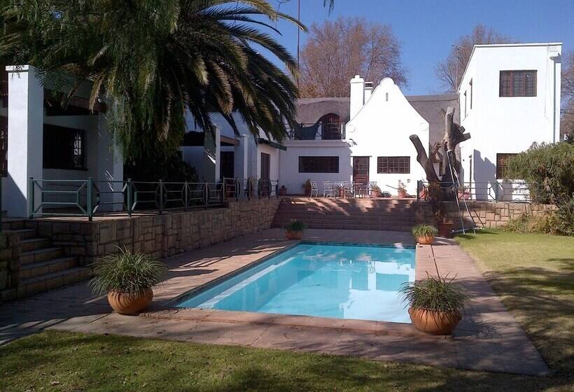 ペンション 77 On 8th Rosebank