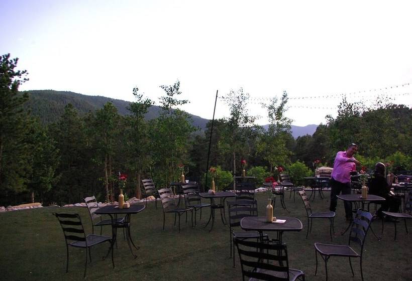 بنسيون Arrowhead Manor Bed & Breakfast Inn & Event Center