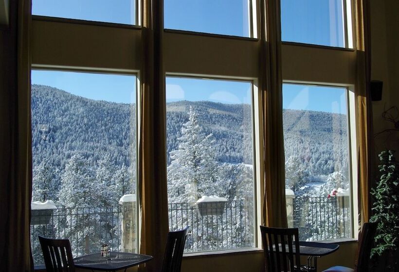 بنسيون Arrowhead Manor Bed & Breakfast Inn & Event Center