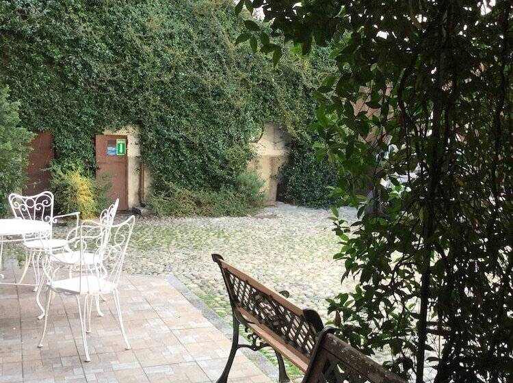 פנסיון Room In Guest Room   Camera In Antica Corte Milanese