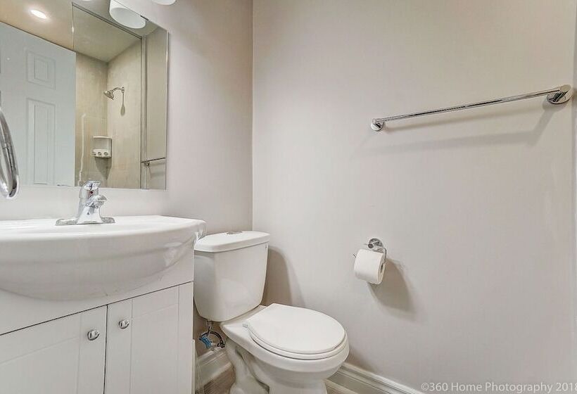 膳宿费 Downtown Travelers Home