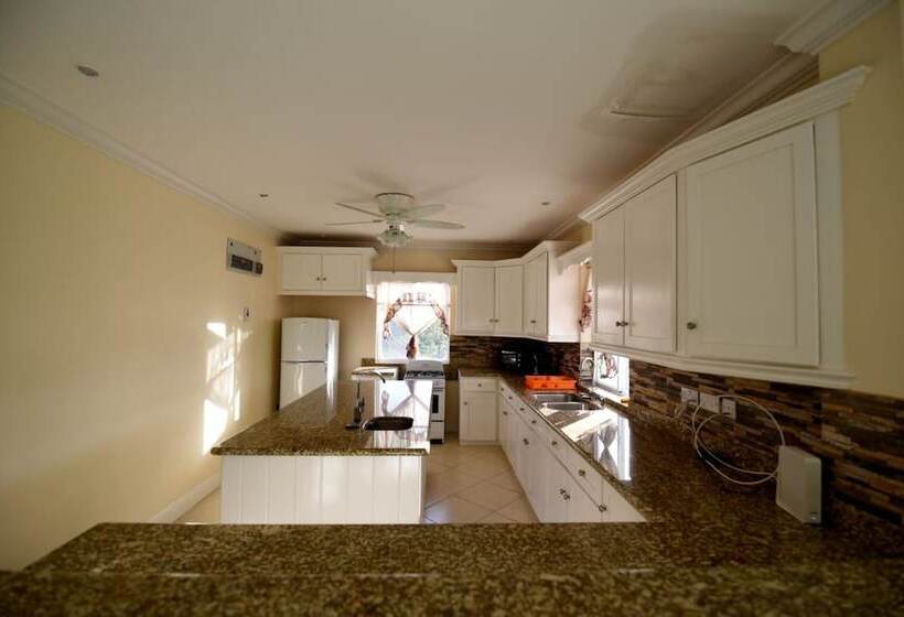 Pensão Herelle Heights Escape