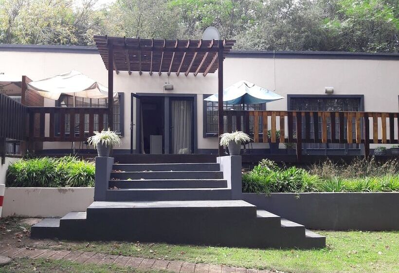 פנסיון Whispering Pines Country Estate