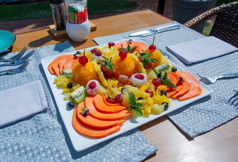 פנסיון Whispering Pines Country Estate