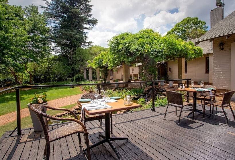 פנסיון Whispering Pines Country Estate