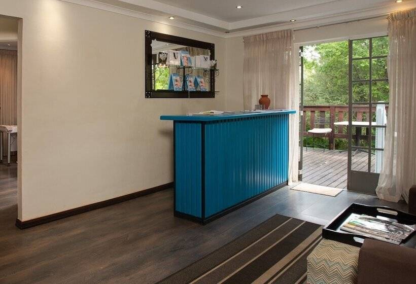 פנסיון Whispering Pines Country Estate