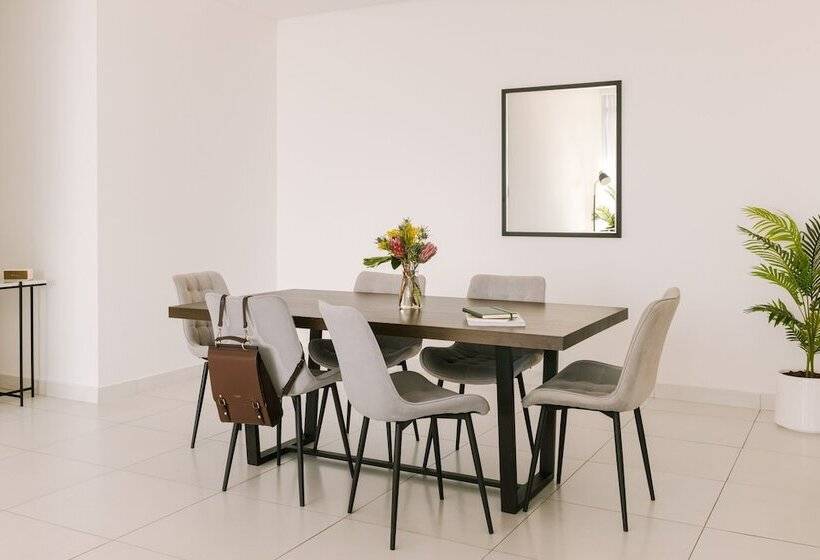 Sonder Downtown Towers