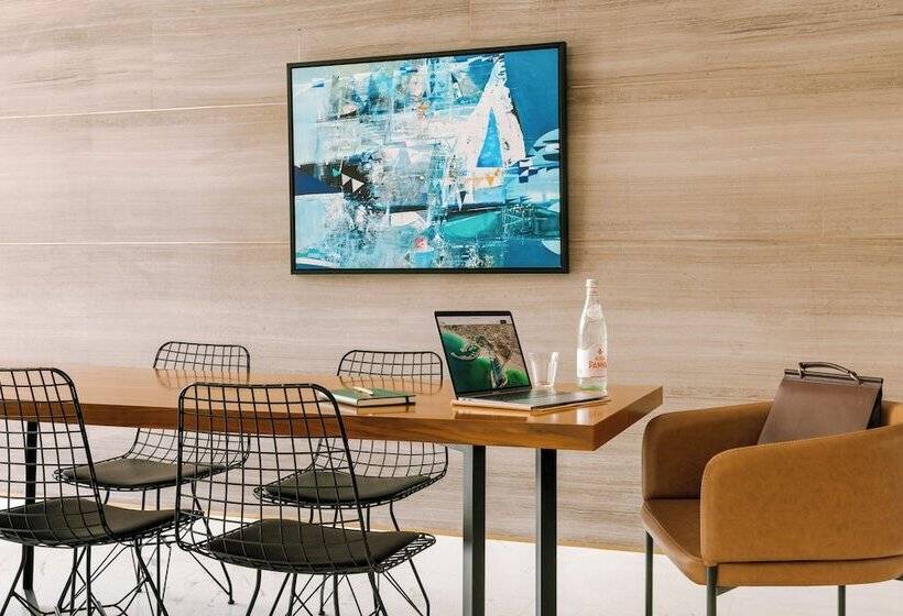 Sonder Downtown Towers