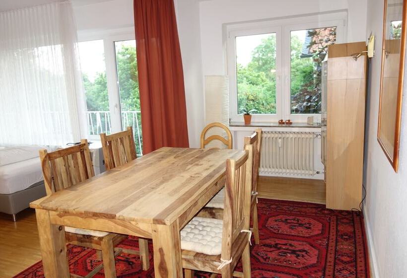 Tolstov Hotels Large 3 Room Apartment