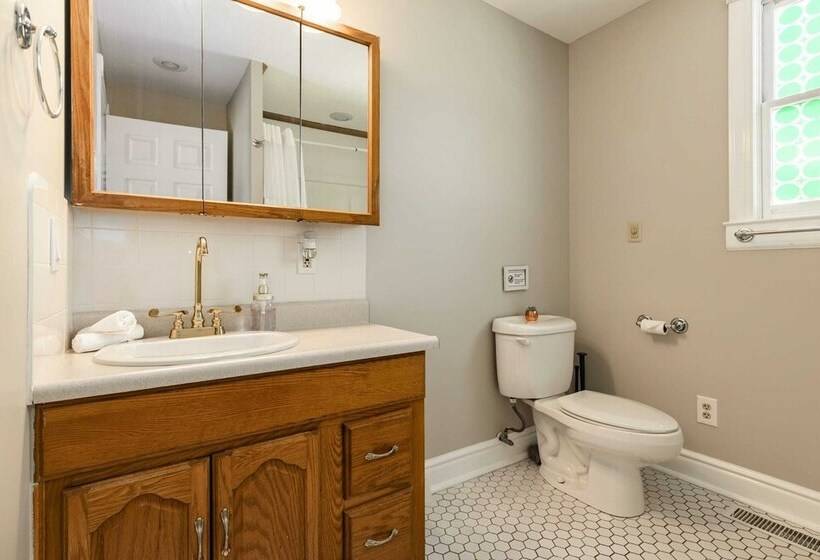 Two Units Entire Stylish Restored House On Frankfort Ave By Cozysuites