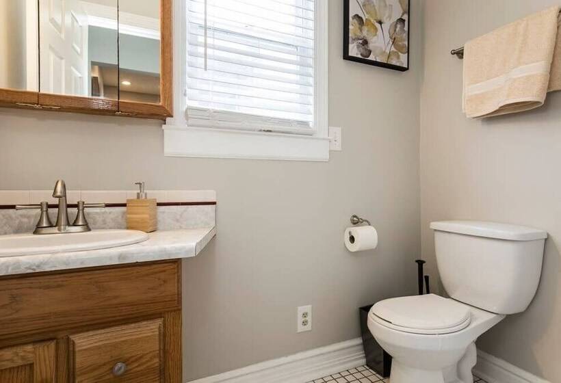 Two Units Entire Stylish Restored House On Frankfort Ave By Cozysuites