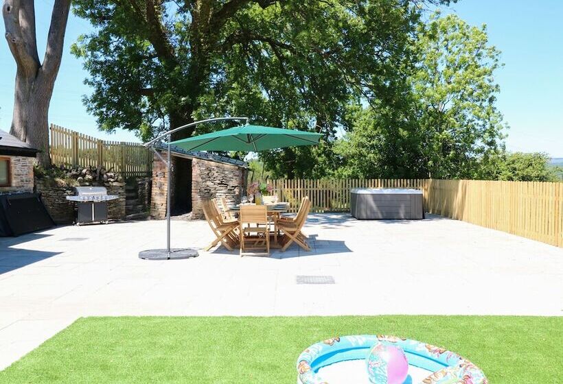 Ty Ffarm At Gellilwch