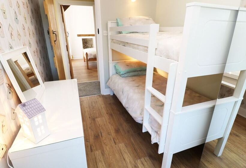 Ty Ffarm At Gellilwch