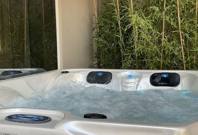 Athens Warehouse Boutique Hotel & Suites