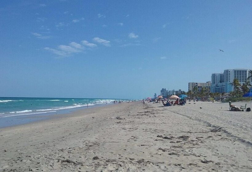 Beach Apartments Hollywood